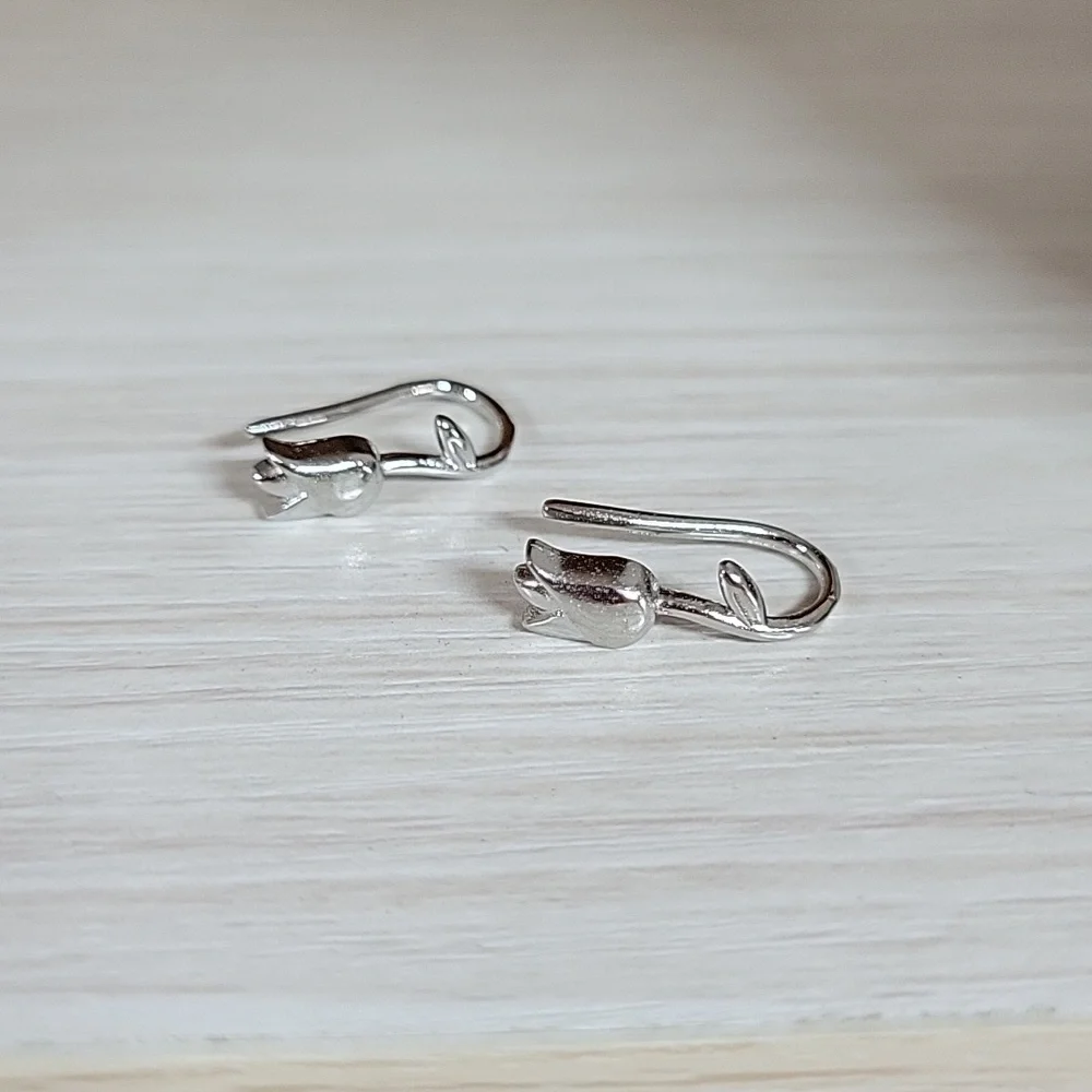 🔥LAST PAIR🔥 STERLING SILVER TULIP HUGGIES